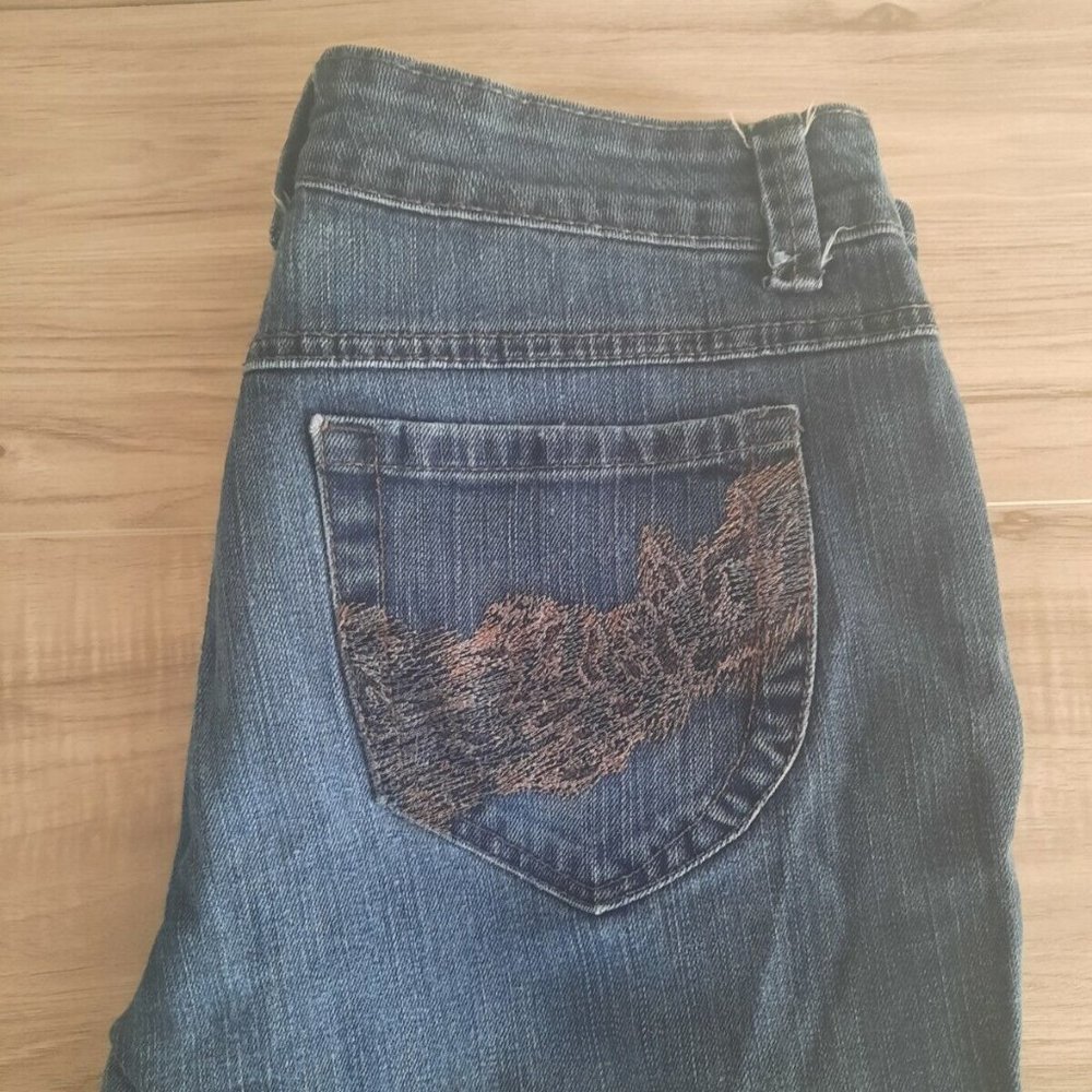 Nine West Women's Size 8 Waist 28 Distressed Medium Wash Blue Jeans